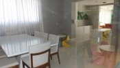 Apartamento 3 dormitrios mobiliado em Meia Praia 