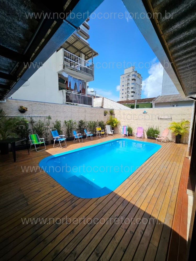 CASA COM PISCINA TEMPORADA MEIA PRAIA 
